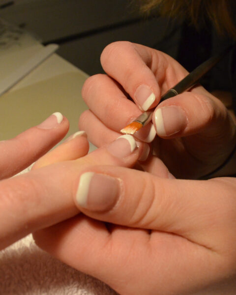 Jak piłować paznokcie i nadać im odpowiedni kształt